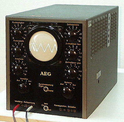 Photography of an AEG oscilloscope