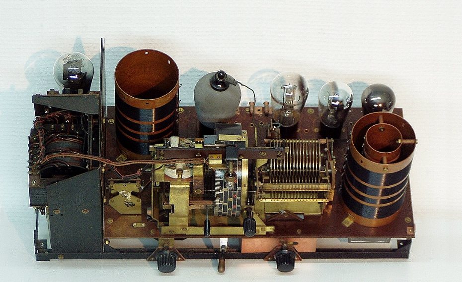 Telefunken T40W: Sicht auf die Elektronik/das Innenleben