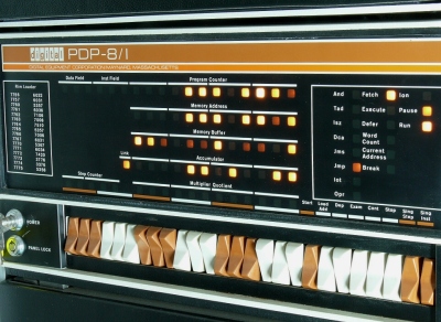 PDP 8i Bedienungspannel